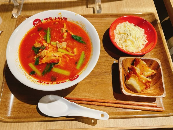 「太陽のチーズラーメン＋チーズ餃子」@太陽のトマト麺 晴海トリトン店の写真