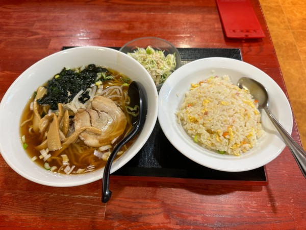 「Ａランチ（醤油ラーメンと半チャーハンのセット）780円」@中国本場的料理 華龍飯店 高崎モントレー店の写真