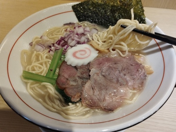 「鶏塩ラーメン(800)」@コーチン専科 ここからの写真