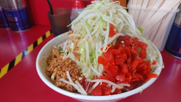 「大・ピリ辛！カレー汁なし(ヤサイ福神漬け)￥1,140」@ラーメン二郎 中山駅前店の写真