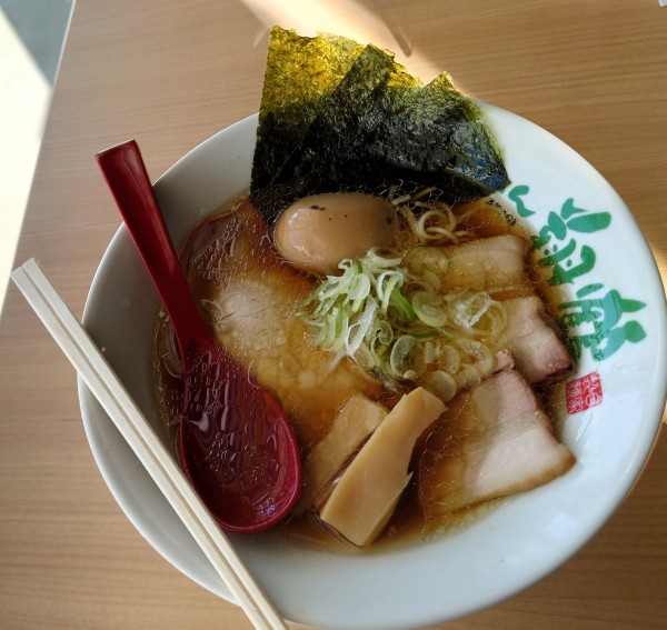 「特製醤油らーめん」@地鶏らーめん 翔鶴 道の駅まえばし赤城店の写真