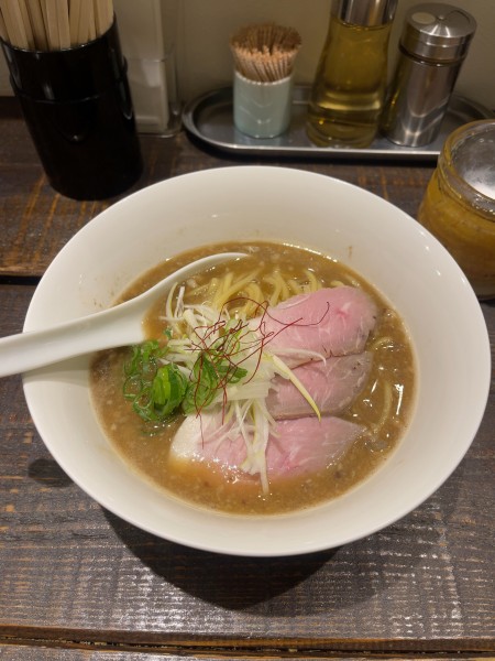 「濃厚牛豚骨らーめん（850円）」@百々福の写真