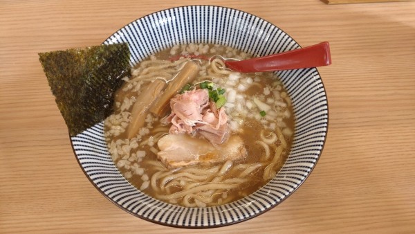 「背脂煮干し醤油らー麺」@焼きあご塩らー麺 たかはし 北千住店の写真