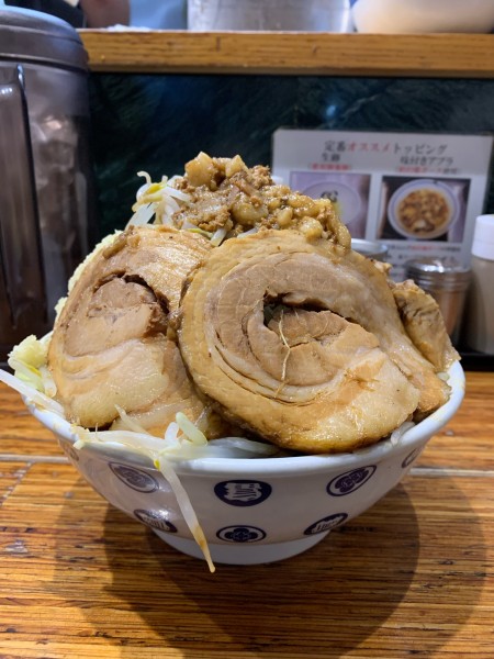 「濃厚雷そば　大　ニンニク野菜　雷トッピング」@雷 松戸駅東口店の写真