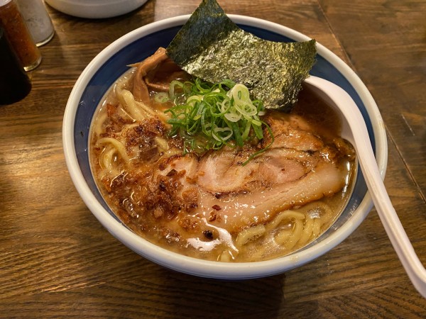 「中華そば（太麺）1,040円+大盛130円」@中華そば しんの助の写真