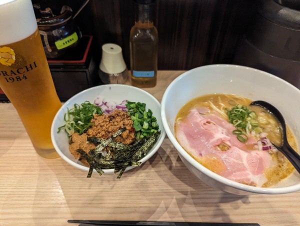 「鶏白湯醤油880円ビール600円台湾まぜ飯380円」@小杉らぁめん 夢番地の写真