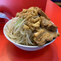 まぜそば　麺増し450g 豚マシ3枚　ニンニク、ヤサイアブラマシ