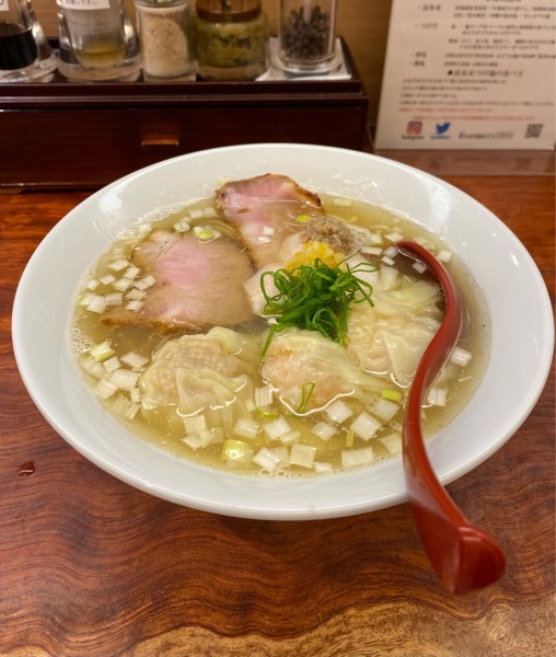 「ワンタン塩そば¥1300」@三馬路 東京店の写真