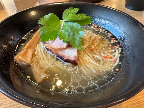 「塩らぁ麺」@支那蕎麦屋 藤花の写真