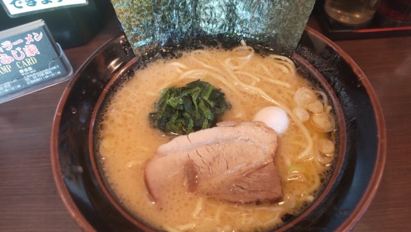 「豚骨醤油らーめん580円（10/29まで）」@横浜家系ラーメン やまふじ家 野田店の写真