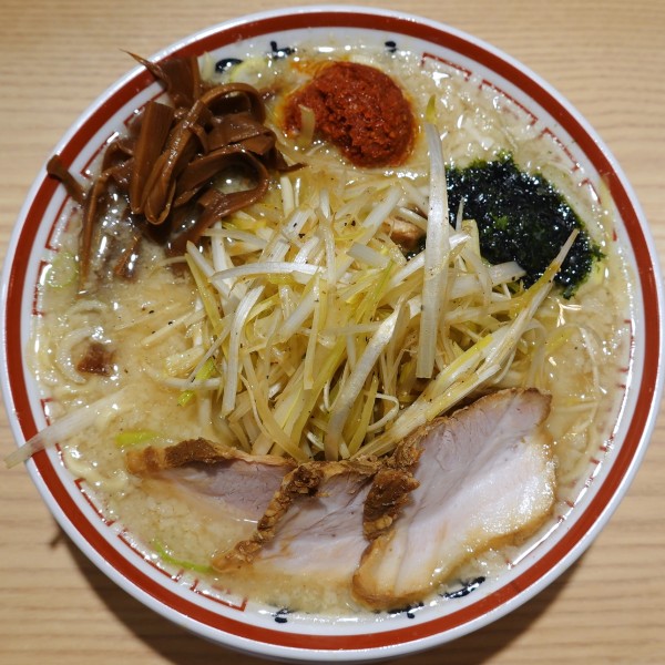 「山形辛味噌らーめん 1,000円 + 追加ねぎ 150円」@田中そば店 田町タワー店の写真