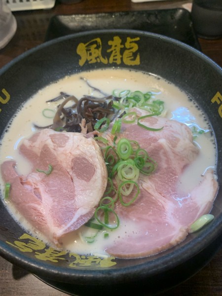 「とんこつラーメン」@とんこつラーメン 博多風龍 大宮東口駅前店の写真