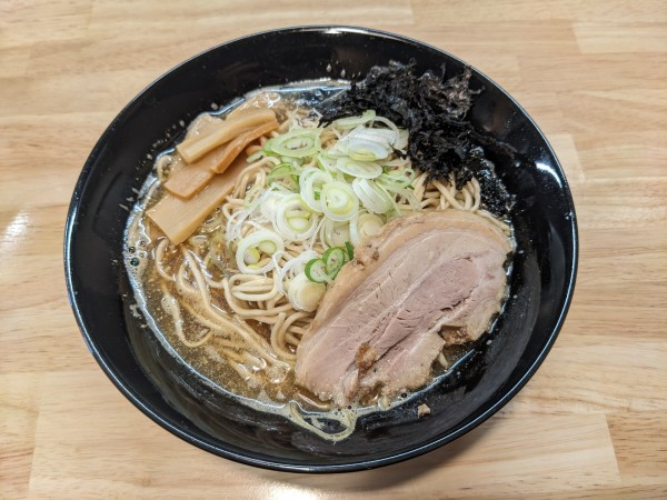「らぁめん（醤油、大盛）1000円」@自家製麺 つむぎの写真