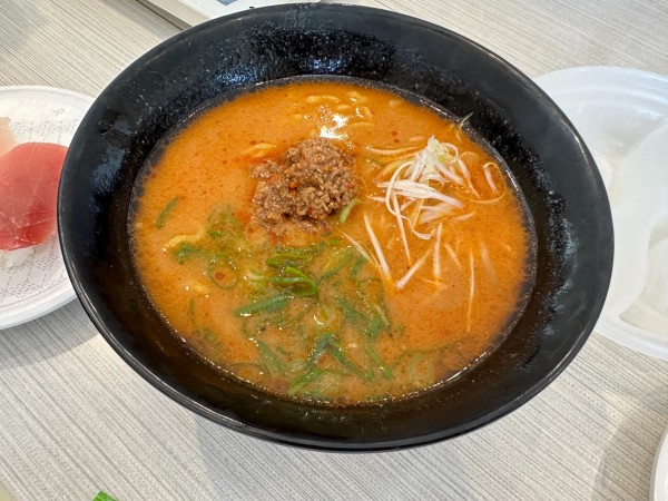 「特製辛味噌担々麺506円」@はま寿司  富岡店の写真