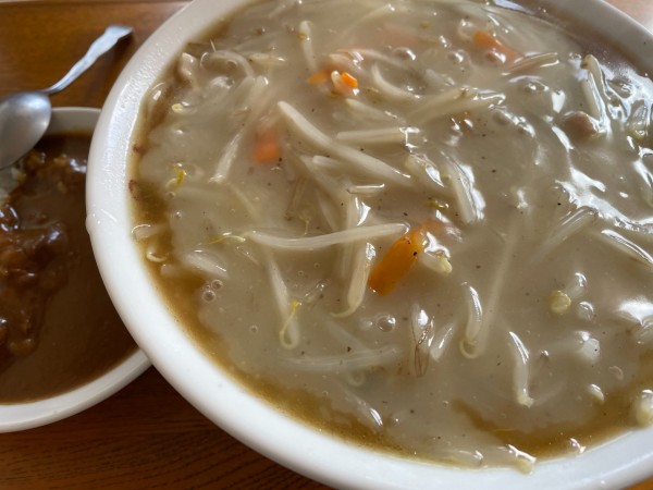 「もやしラーメン700円+一口カレー200円」@日本一食堂の写真