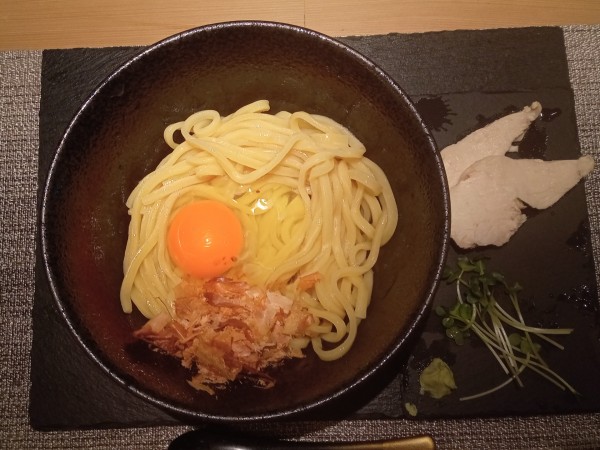「卵かけ麺（鶏）中」@麺屋 二二一の写真