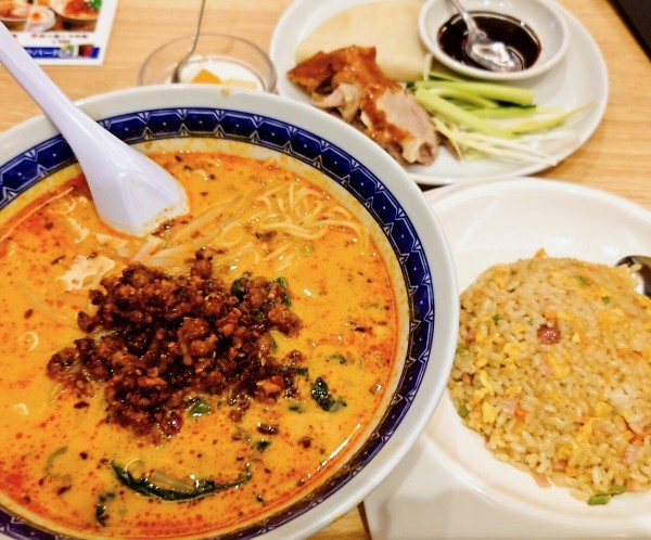「担々麺＋半炒飯」@北京烤鴨店  高田馬場店の写真