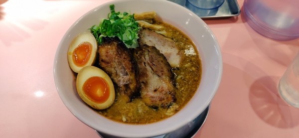 「チャーシュー流星パンチ+味玉」@流星軒の写真