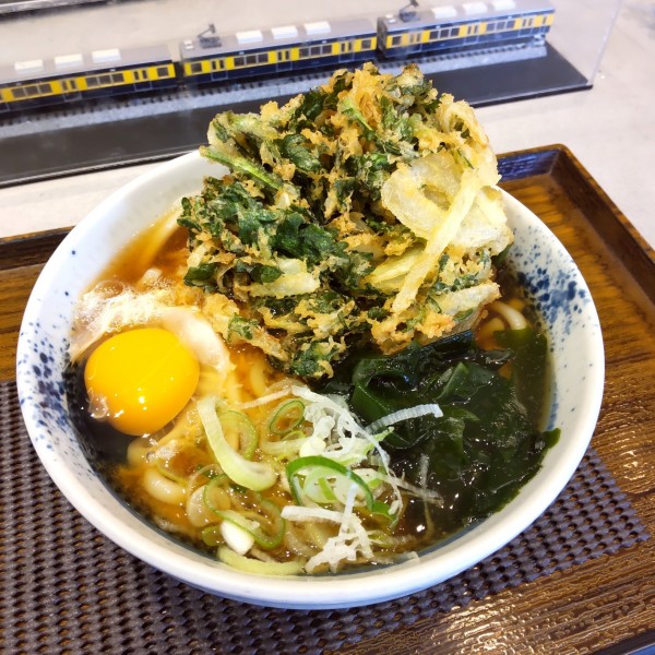 「かき揚げ（￥530）＋生玉子（￥70）」@しぶそば 池上店の写真