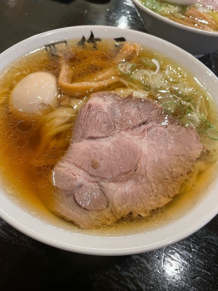 「醤油ラーメン+味玉」@らーめん 竹三の写真