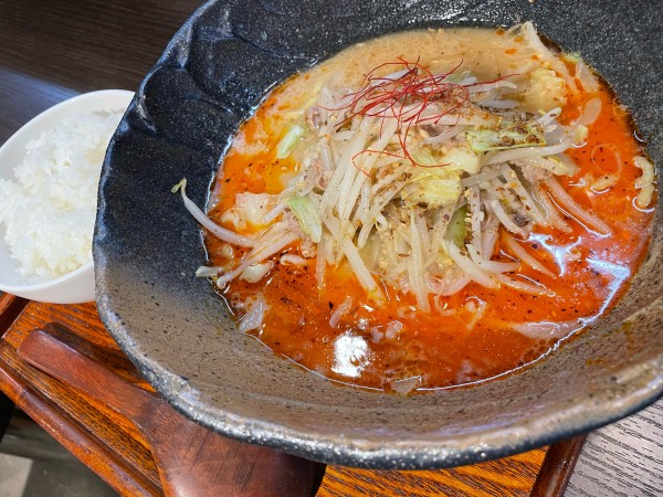 「辛味噌らーめん（1,040円）,ご飯（150円）」@札幌味噌ラーメン ひつじの木 大森店の写真
