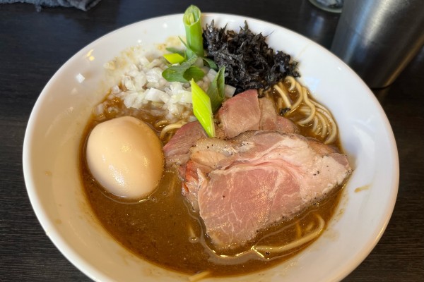 「特製濃厚煮干しそば」@陽はまたのぼるの写真