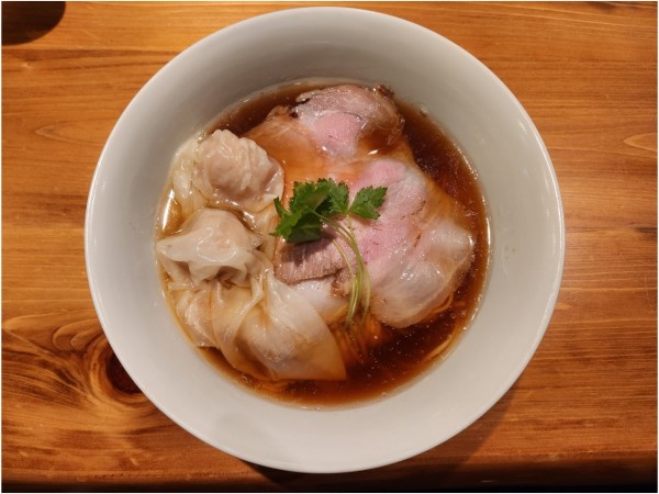 「ワンタン醤油らぁめん」@麺 ふじさきの写真