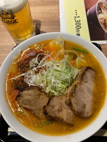 「チャーシュー拉麺、辛ニラ」@けやき 新千歳空港店の写真