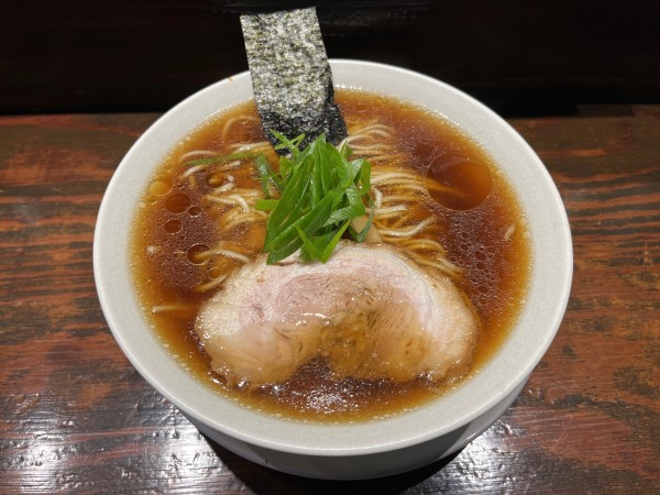 「醤油らぁ麺」@らぁ麺 奏の写真