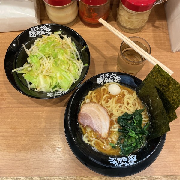 「ラーメン＋もやキャベ」@町田商店 本店の写真