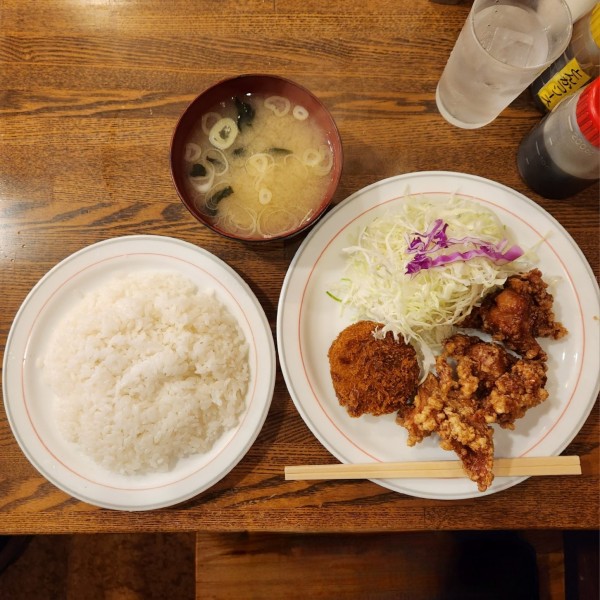 「カニクリームコロッケ&若鶏の唐揚げ定食」@ラホール  秋葉原店の写真