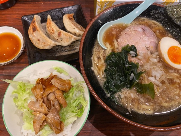 「龍ラーメン 880円+豚丼小セット450円」@麺屋 龍の写真