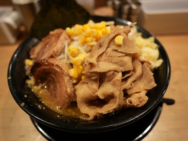 「白山盛味噌らーめん ニンニク＋生姜」@肉盛り味噌らーめん 侍倶楽部 赤羽駅前店の写真