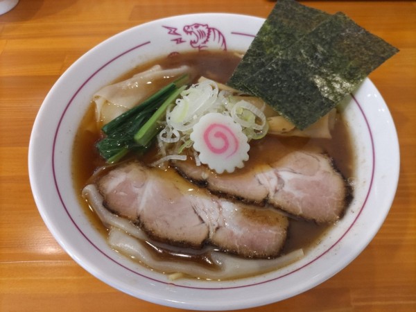 「らーめん+ワンタン皮5枚」@ロースの虎の写真