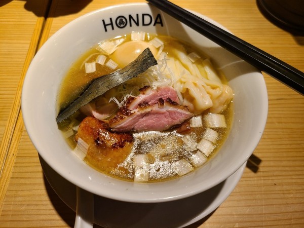 「特上 塩ラーメン」@本田麺業 神田西口駅前店の写真