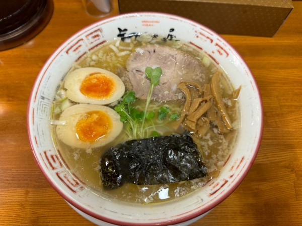 「支那そば(塩) 880円＋煮玉子120円」@ちばき屋 葛西店の写真