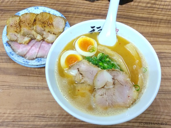 「福座ラーメン（＋煮玉子＋チャーシューハーフ&ハーフ）」@麺や 福座の写真