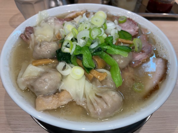 「塩チャーシューワンタン麺」@桜上水 船越の写真