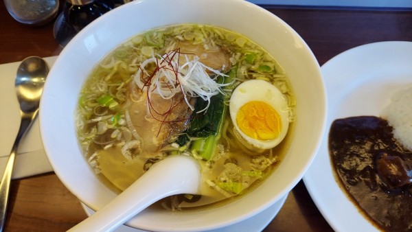 「支那そばと半カレーライスセット 1300円」@支那そば屋 インデアンの写真