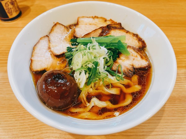 「特製もつけとミリーが今一番食べてもらいたいうどんみたいなラーメン」@ほっこり中華そば もつけの写真