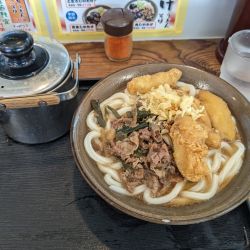 ごぼう天肉うどん700円