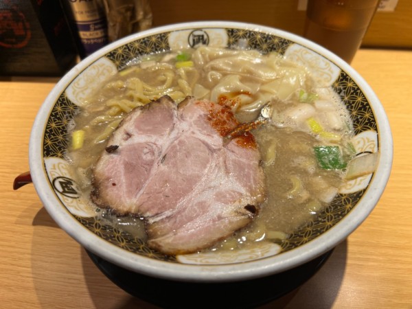 「煮干ラーメン」@すごい煮干ラーメン凪 西新宿7丁目店の写真