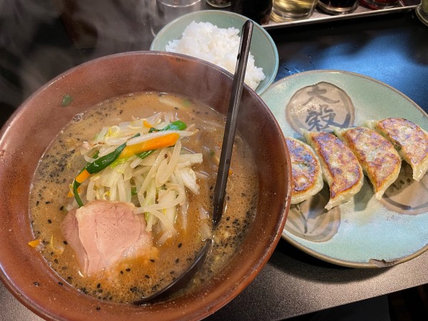 「らーめん＋餃子（四個）、半ライス」@大穀の写真