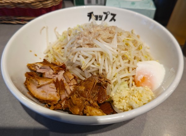 「まぜそばガッツリ肉（大）」@まぜそば 渋谷 チョップスの写真