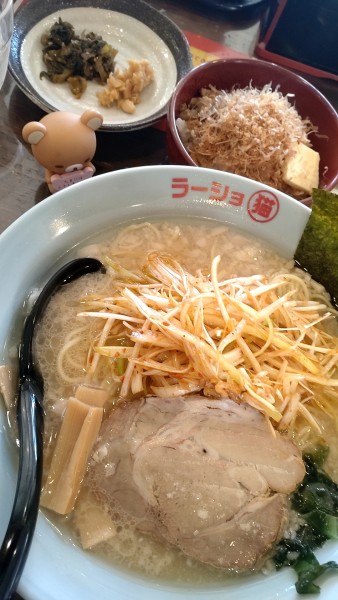 「ネギラーメン(しお)　900円　＋　ニャンコ飯　250円」@ラーショマルミャー 高崎店の写真