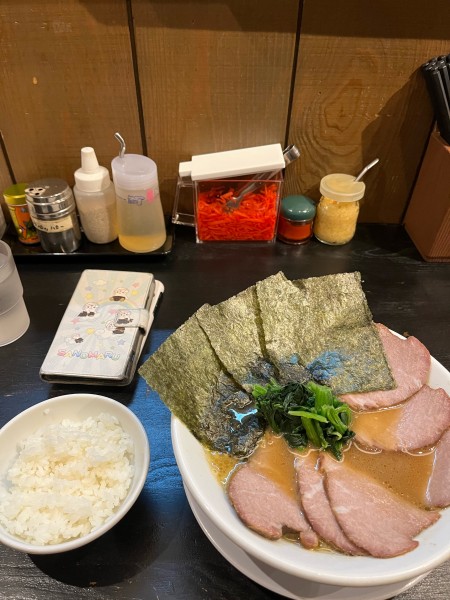 「チャーシュー麺1050円硬め濃いめ、半ライス50円」@家系とかブライアンの写真