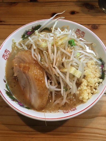 「小ラーメン(780円)カラメニンニク」@ラーメン神豚 関東学院前店の写真