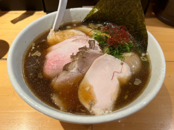 「特製重ね地鶏の中華そば大盛」@新橋 纏 不動前店の写真
