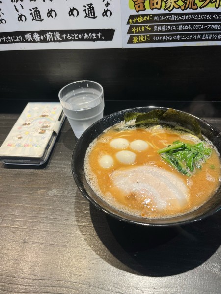 「ラーメン並ウズラ増し、硬め濃いめ」@横浜家系ラーメン 吉田家の写真
