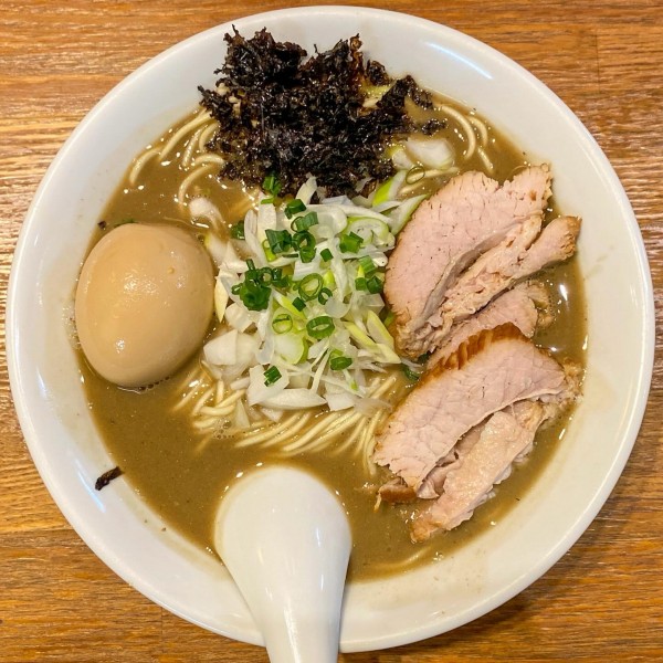 「濃厚煮干そば ¥820 味玉 ¥100」@中村屋総本山の写真